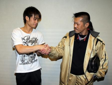 【ボクシング】元WBC世界バンタム級王者・辰吉丈一郎の次男・寿以輝、プロテスト合格!「目標は世界チャンピオン」 来春にもデビュー戦
